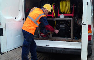 Engineer working with the Jetting Machine.